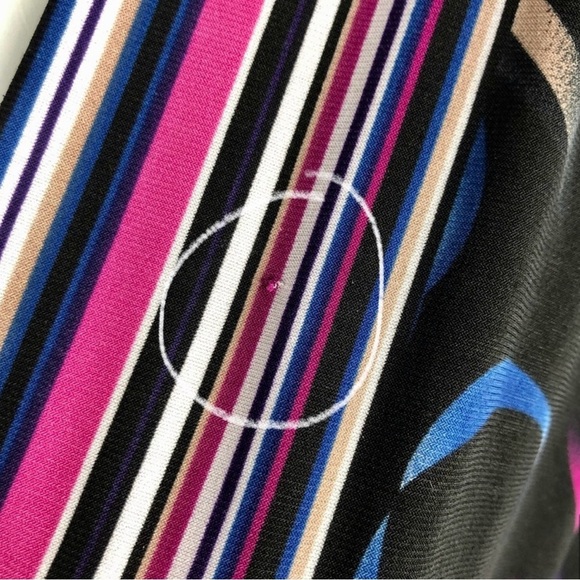 Bisou Bisou mini dress cap sleeve V neck geo print. Size: 4 - Picture 10 of 11